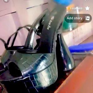 They are a size 11 but run in a size9/10. Never worn before!